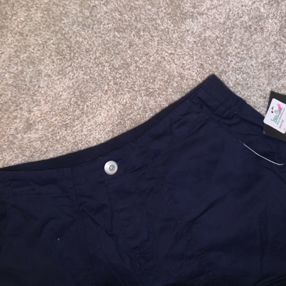 BRAND NWT Baccini Dark Blue & Red Rose shorts sz 4 - Picture 4 of 7